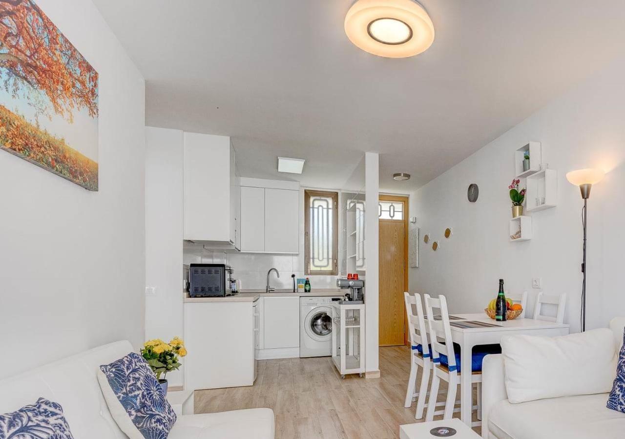 Stylish Flat And Pool With 3 Rooms, Sleeps 6, Los Cristianos Лос Кристианос Екстериор снимка