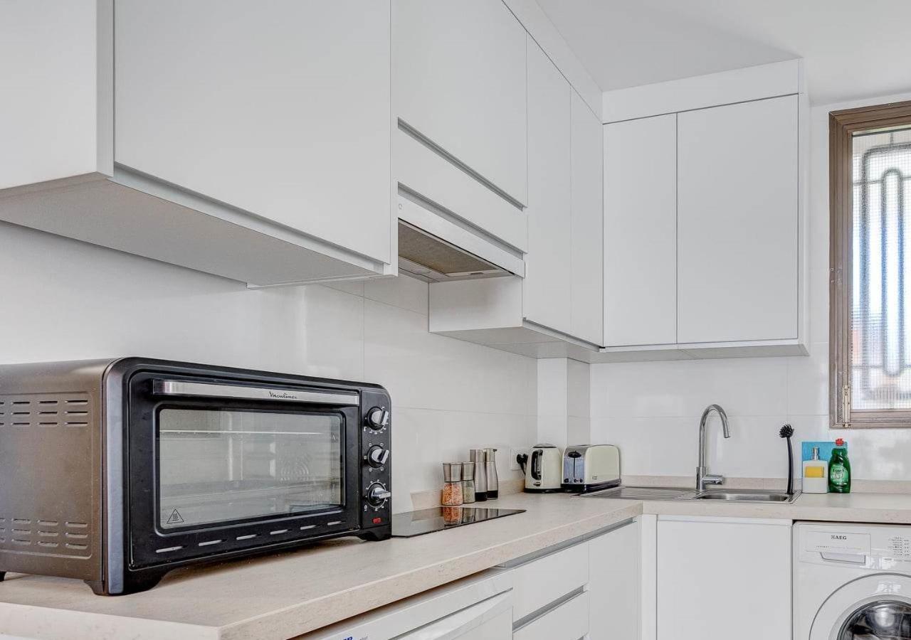 Stylish Flat And Pool With 3 Rooms, Sleeps 6, Los Cristianos Лос Кристианос Екстериор снимка